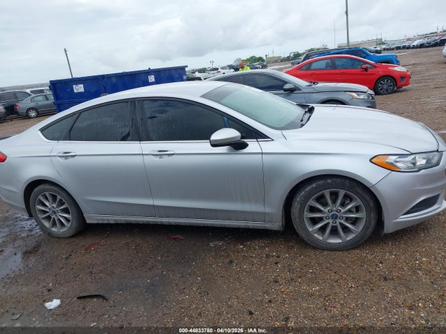 44833780 :رقم المزاد ، 3FA6P0H77HR368457 vin ، 2017 Ford Fusion Se مزاد بيع