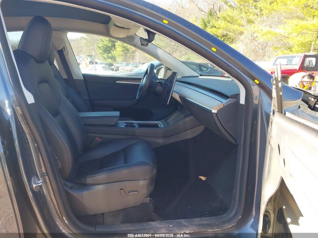 44833901 :رقم المزاد ، 7SAYGDEE7NA021818 vin ، 2022 Tesla Model Y Long Range Dual Motor All-wheel Drive مزاد بيع