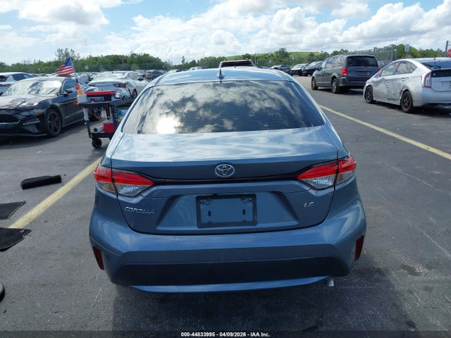 44833995 :رقم المزاد ، JTDEPRAE3LJ042080 vin ، 2020 Toyota Corolla Le مزاد بيع