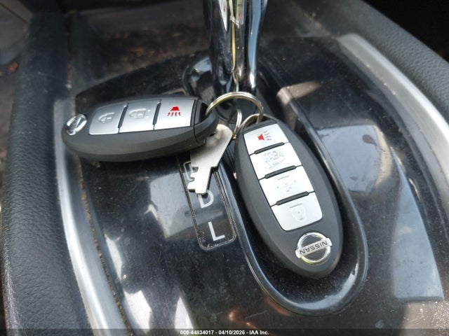 KNMAT2MV2GP685021 Nissan Rogue Sl
