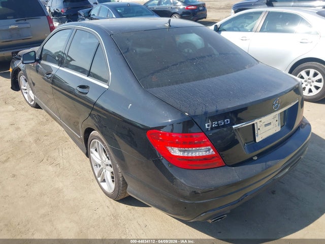2014 MERCEDES-BENZ C 250 WDDGF4HB6ER305411 Photo 2