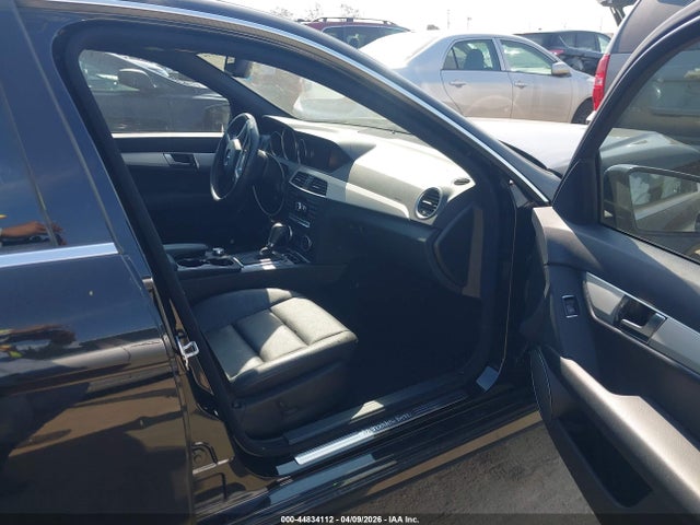 2014 MERCEDES-BENZ C 250 WDDGF4HB6ER305411 Photo 4