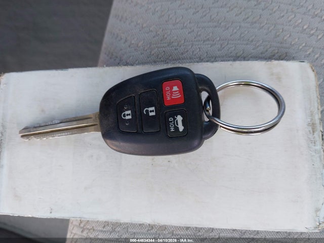 44834344 :رقم المزاد ، 4T1BF1FK7HU450573 vin ، 2017 Toyota Camry Le مزاد بيع