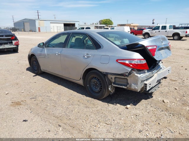 44834344 :رقم المزاد ، 4T1BF1FK7HU450573 vin ، 2017 Toyota Camry Le مزاد بيع