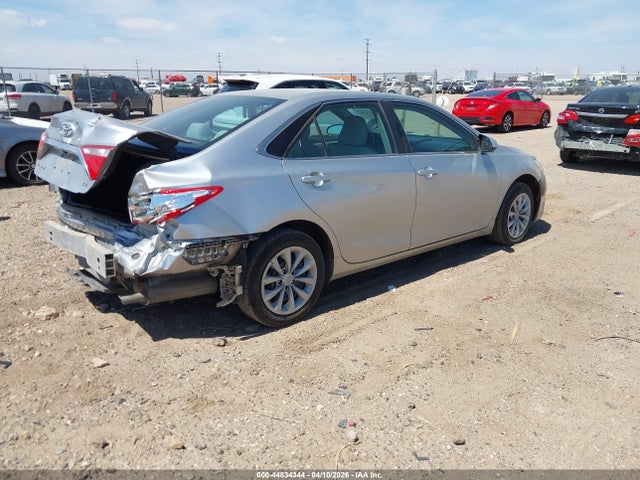44834344 :رقم المزاد ، 4T1BF1FK7HU450573 vin ، 2017 Toyota Camry Le مزاد بيع