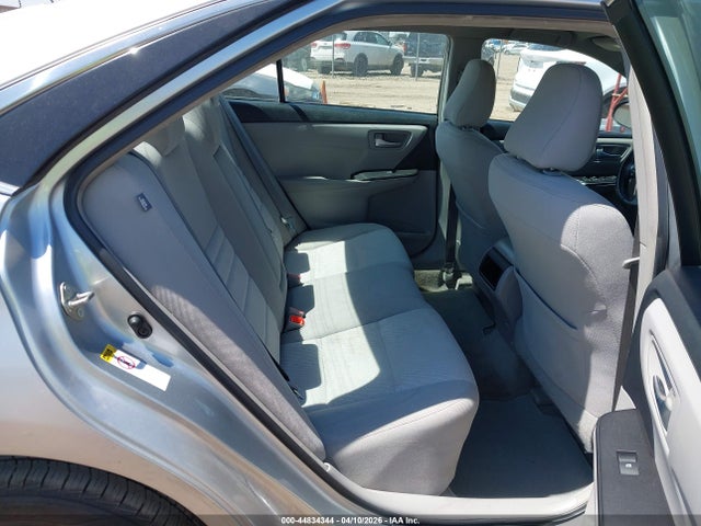 44834344 :رقم المزاد ، 4T1BF1FK7HU450573 vin ، 2017 Toyota Camry Le مزاد بيع