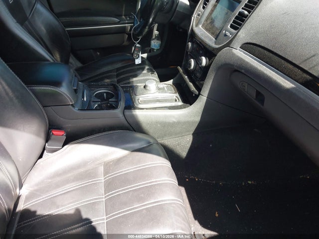 44834388 :رقم المزاد ، 2C3CCABGXKH638120 vin ، 2019 Chrysler 300 300s مزاد بيع