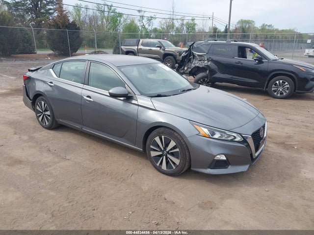44834456 :رقم المزاد ، 1N4BL4DV5NN404697 vin ، 2022 Nissan Altima Sv Fwd مزاد بيع
