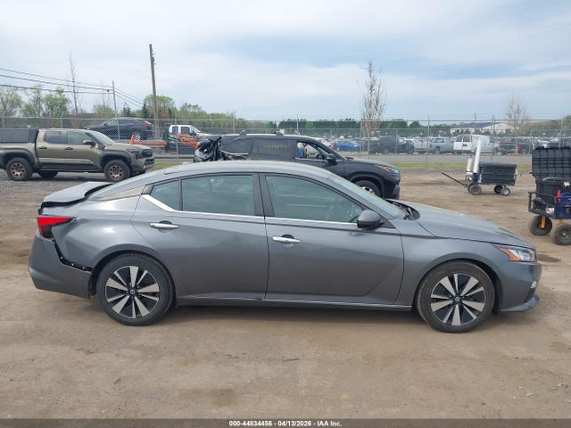 44834456 :رقم المزاد ، 1N4BL4DV5NN404697 vin ، 2022 Nissan Altima Sv Fwd مزاد بيع