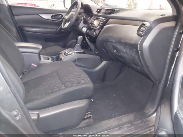 JN1BJ1CP9JW181556 Nissan Rogue Sport S