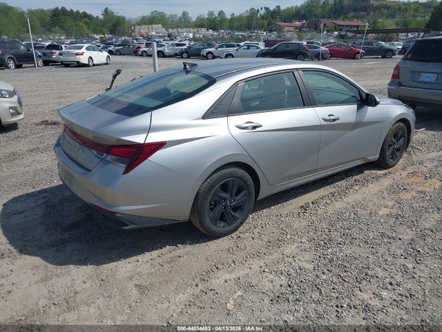 5NPLS4AGXMH035583 Hyundai ELANTRA SEL