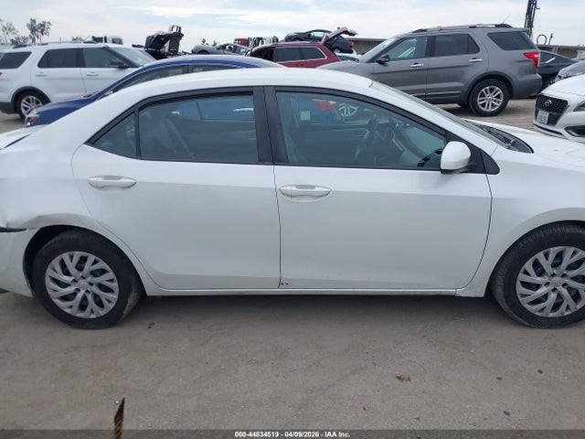 Toyota COROLLA LE 2018 5YFBURHE8JP762436 Image 13