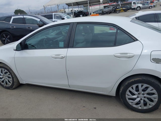 Toyota COROLLA LE 2018 5YFBURHE8JP762436 Image 14