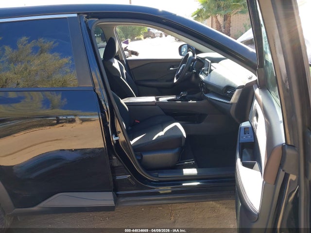 5N1BT3BA3NC682235 Nissan Rogue Sv Fwd