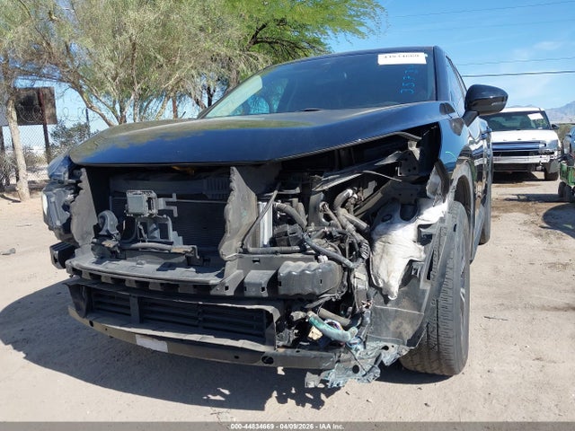 5N1BT3BA3NC682235 Nissan Rogue Sv Fwd
