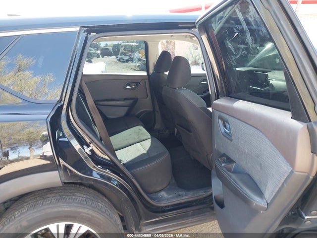 5N1BT3BA3NC682235 Nissan Rogue Sv Fwd