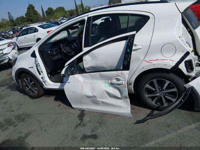 JTDKDTB38J1601254 Toyota Prius C One