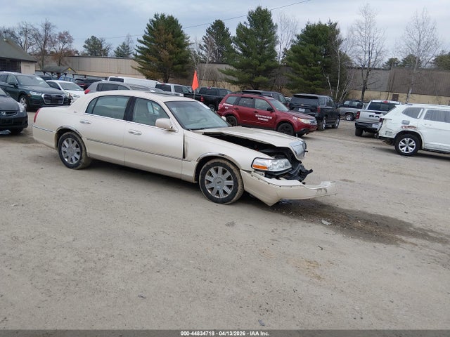 Продаж на аукціоні авто 2003 Lincoln Town Car Cartier, vin: 1LNHM83W53Y600813, номер лоту: 44834718