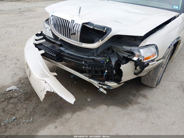 Продаж на аукціоні авто 2003 Lincoln Town Car Cartier, vin: 1LNHM83W53Y600813, номер лоту: 44834718