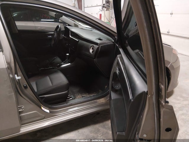 2T1BURHE9JC110473 Toyota COROLLA LE