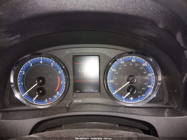 2T1BURHE9JC110473 Toyota COROLLA LE