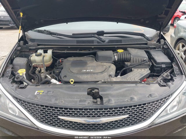 2017 Chrysler Pacifica Touring-l Plus მანქანა იყიდება აუქციონზე, vin: 2C4RC1EG5HR665245, აუქციონის ნომერი: 44834857