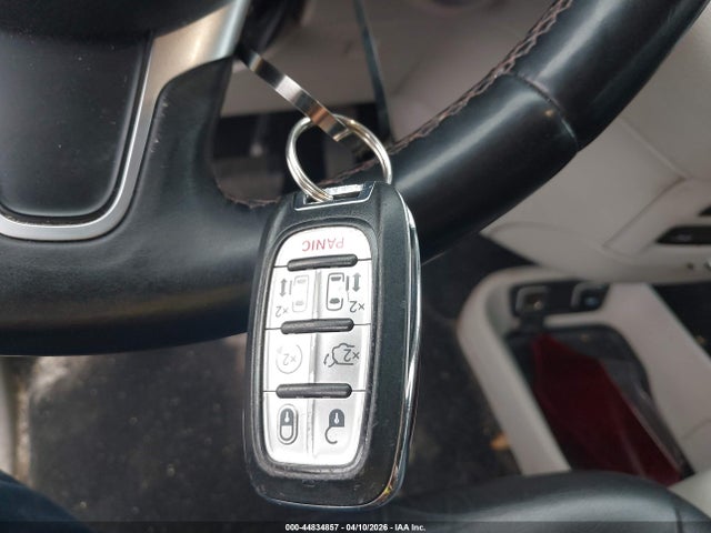 2017 Chrysler Pacifica Touring-l Plus მანქანა იყიდება აუქციონზე, vin: 2C4RC1EG5HR665245, აუქციონის ნომერი: 44834857