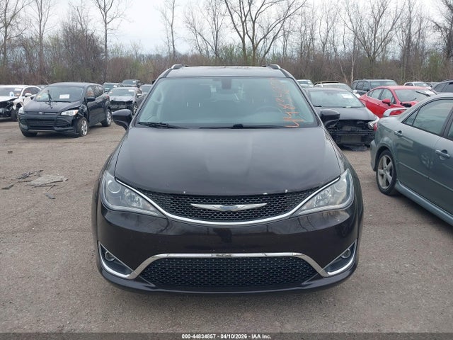 2017 Chrysler Pacifica Touring-l Plus მანქანა იყიდება აუქციონზე, vin: 2C4RC1EG5HR665245, აუქციონის ნომერი: 44834857