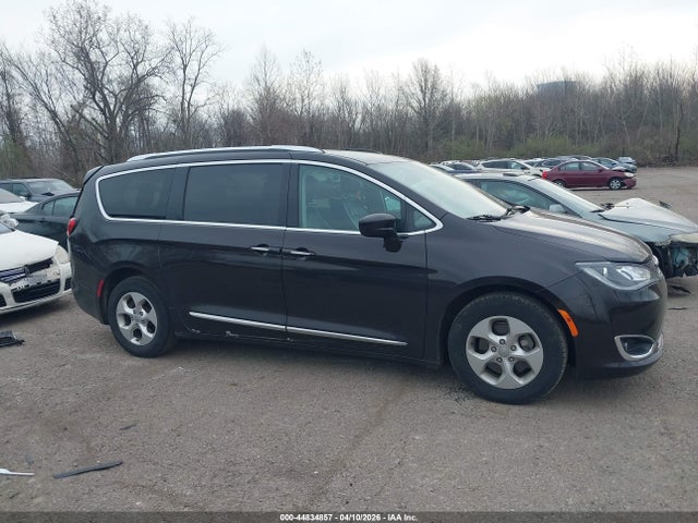 2017 Chrysler Pacifica Touring-l Plus მანქანა იყიდება აუქციონზე, vin: 2C4RC1EG5HR665245, აუქციონის ნომერი: 44834857