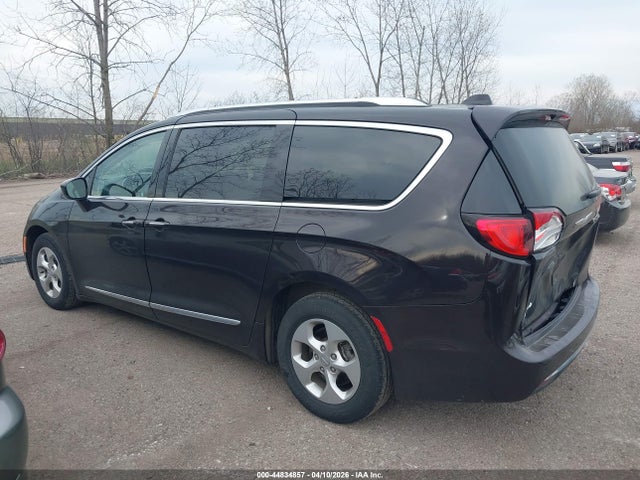 2017 Chrysler Pacifica Touring-l Plus მანქანა იყიდება აუქციონზე, vin: 2C4RC1EG5HR665245, აუქციონის ნომერი: 44834857