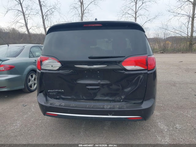2017 Chrysler Pacifica Touring-l Plus მანქანა იყიდება აუქციონზე, vin: 2C4RC1EG5HR665245, აუქციონის ნომერი: 44834857