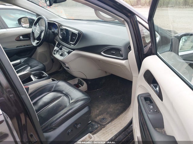 2017 Chrysler Pacifica Touring-l Plus მანქანა იყიდება აუქციონზე, vin: 2C4RC1EG5HR665245, აუქციონის ნომერი: 44834857