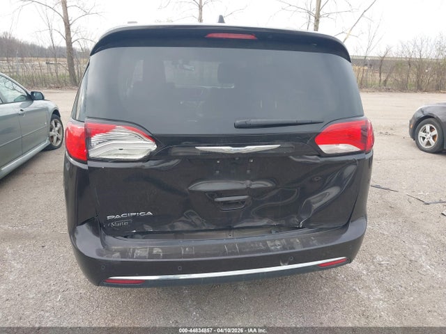 2017 Chrysler Pacifica Touring-l Plus მანქანა იყიდება აუქციონზე, vin: 2C4RC1EG5HR665245, აუქციონის ნომერი: 44834857