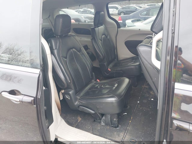 2017 Chrysler Pacifica Touring-l Plus მანქანა იყიდება აუქციონზე, vin: 2C4RC1EG5HR665245, აუქციონის ნომერი: 44834857