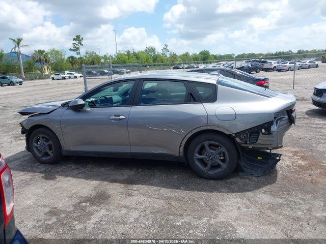 2025 Kia K4 Lxs მანქანა იყიდება აუქციონზე, vin: 3KPFT4DE3SE188358, აუქციონის ნომერი: 44834970