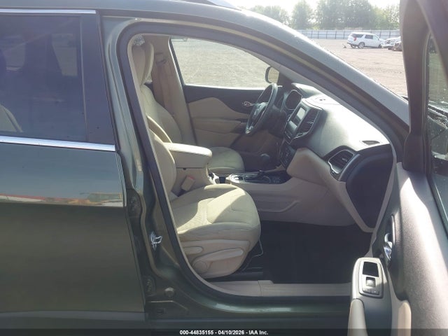 44835155 :رقم المزاد ، 1C4PJLCB9KD206083 vin ، 2019 Jeep Cherokee Latitude Fwd مزاد بيع
