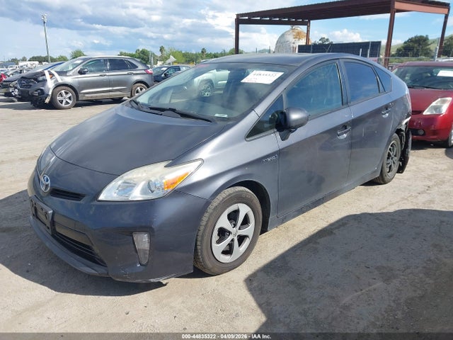 Toyota Prius Three 2015 JTDKN3DU2F1926105 Image 2