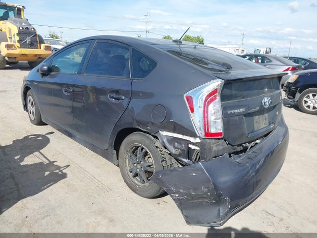 Toyota Prius Three 2015 JTDKN3DU2F1926105 Image 3