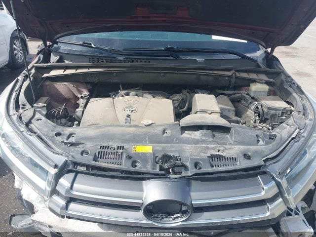 Toyota Highlander Limited 2018 5TDDZRFH6JS869581 Image 10