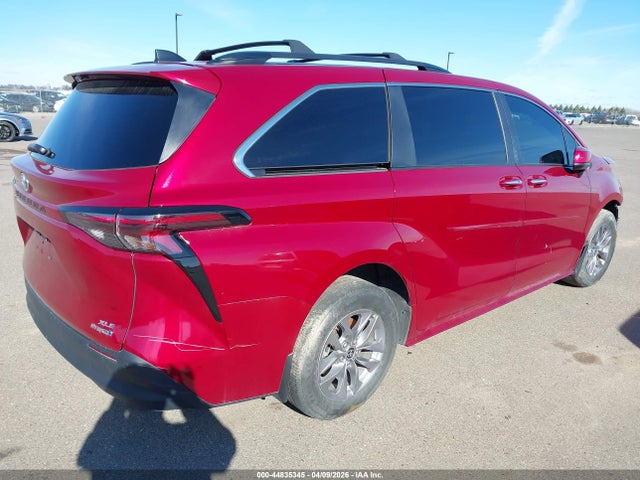 2024 TOYOTA SIENNA 5TDJSKFC8RS145180 Photo 3