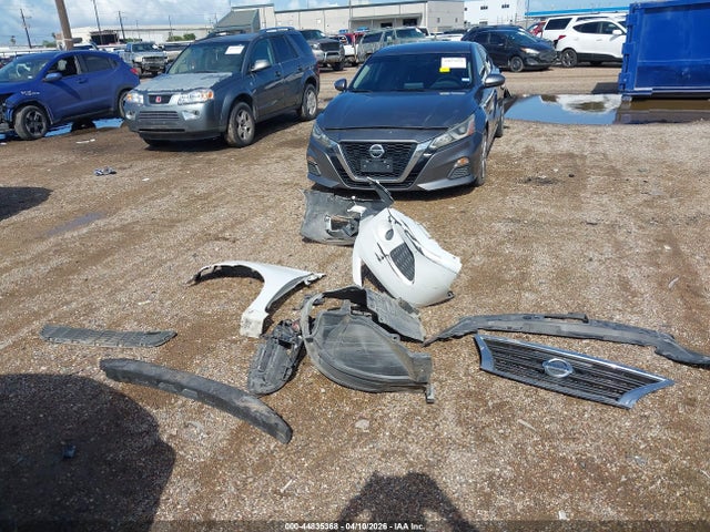 2015 Nissan Sentra Sr მანქანა იყიდება აუქციონზე, vin: 3N1AB7AP2FY292870, აუქციონის ნომერი: 44835368
