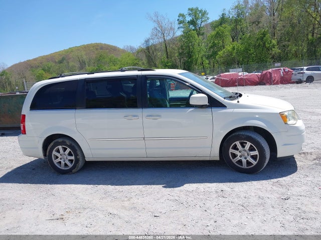 44835380 :رقم المزاد ، 2A4RR5D16AR212626 vin ، 2010 Chrysler Town & Country Touring مزاد بيع