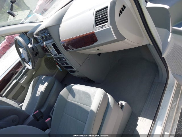 44835380 :رقم المزاد ، 2A4RR5D16AR212626 vin ، 2010 Chrysler Town & Country Touring مزاد بيع