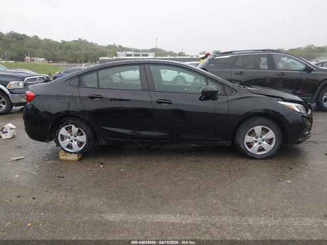 44835500 :رقم المزاد ، 1G1BC5SM6J7226851 vin ، 2018 Chevrolet Cruze Ls Auto مزاد بيع