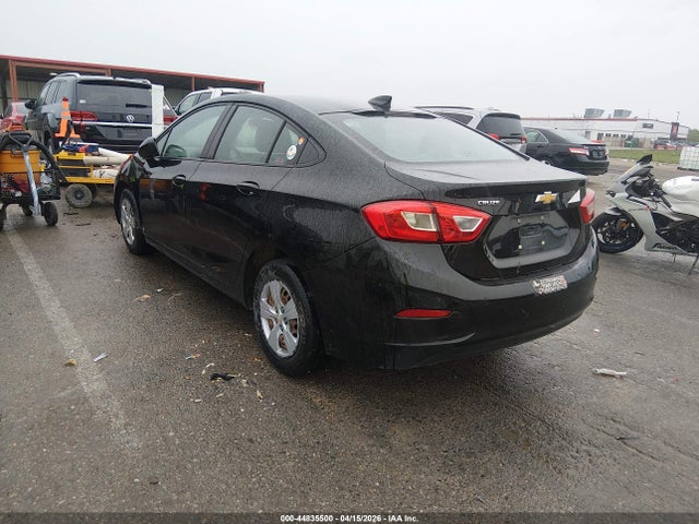 44835500 :رقم المزاد ، 1G1BC5SM6J7226851 vin ، 2018 Chevrolet Cruze Ls Auto مزاد بيع