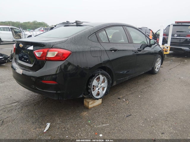 44835500 :رقم المزاد ، 1G1BC5SM6J7226851 vin ، 2018 Chevrolet Cruze Ls Auto مزاد بيع