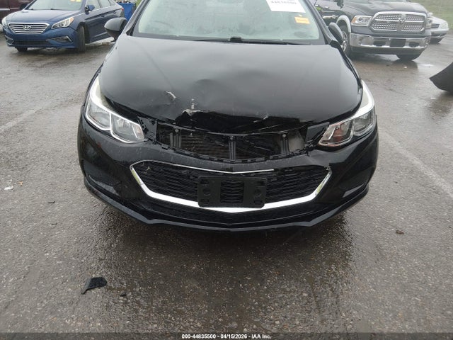 44835500 :رقم المزاد ، 1G1BC5SM6J7226851 vin ، 2018 Chevrolet Cruze Ls Auto مزاد بيع