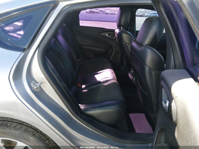 44835600 :رقم المزاد ، 1C3CCCBBXFN609293 vin ، 2015 Chrysler 200 S مزاد بيع