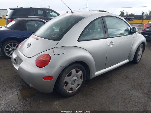 2000 Volkswagen New Beetle Gls მანქანა იყიდება აუქციონზე, vin: 3VWCC21C1YM402141, აუქციონის ნომერი: 44835727