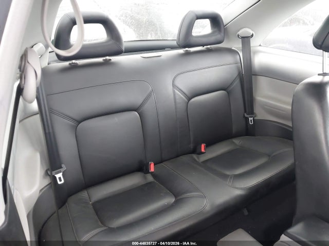 2000 Volkswagen New Beetle Gls მანქანა იყიდება აუქციონზე, vin: 3VWCC21C1YM402141, აუქციონის ნომერი: 44835727